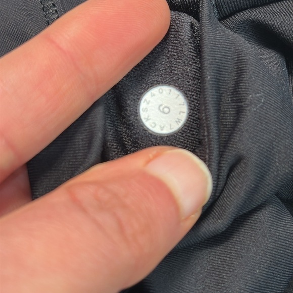 Lululemon Squad Goals Short (3.5") Black - Picture 6 of 7